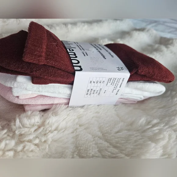 NWT Lululemon Daily Essential Quarter Socks 3 Pack Rockwood/White/Pink $38 Sz XL - Picture 10 of 10